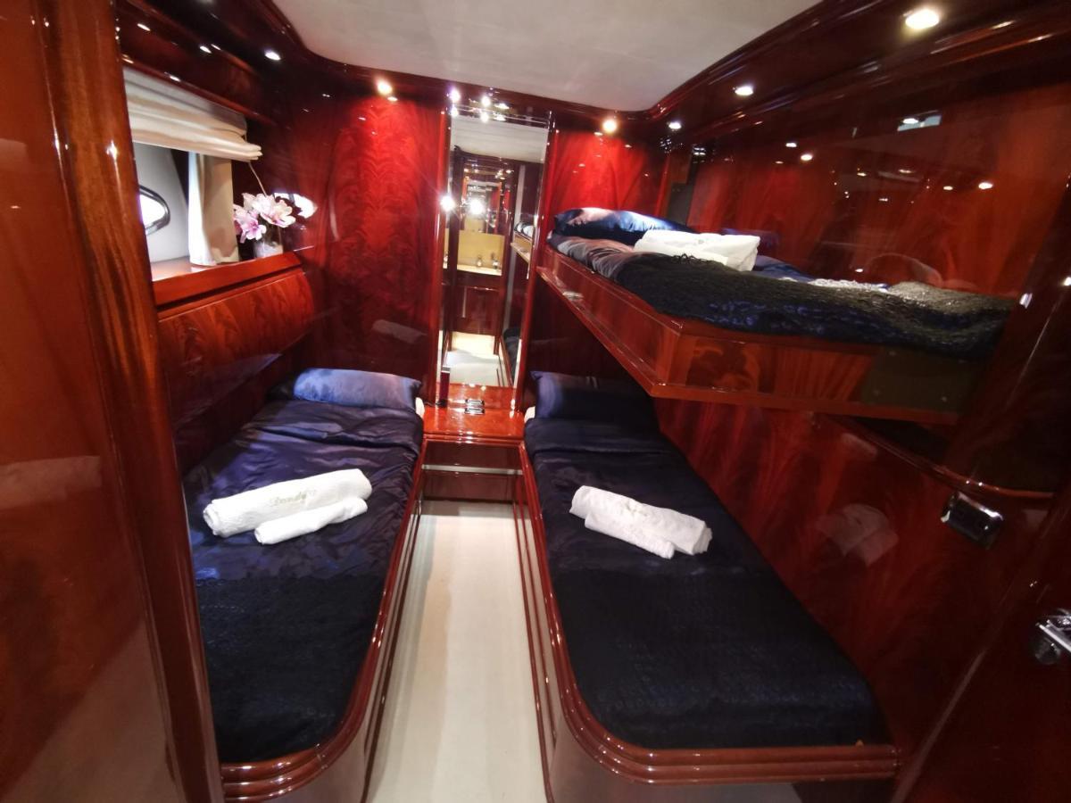 Botel Rent Luxury Motor Yacht